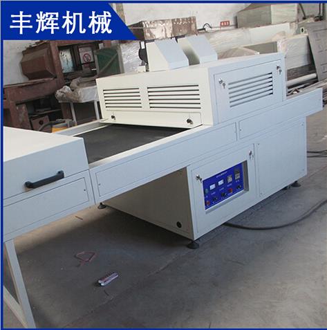 絲(si) 印uv機在包裝材料上作畫